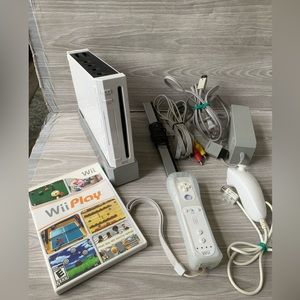 Nintendo Wii White Console RVL-001(USA) Bundle with Wii Play Game ** Works